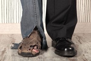 Economist Finds Support For Strong Leadership Inversely Related To Income