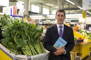 Timothy Lytton discusses food safety solutions at "Outbreak" book event