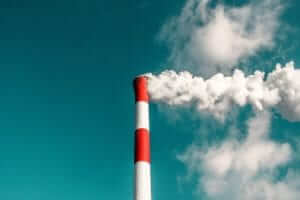 Current Air Pollution Tied to More Severe COVID-19 Outcomes, Study Finds
