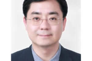 Y.S. Lee teaches the importance of economics and development in law