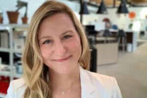 EMBA Alumna Establishes Scholarship for Undergraduate Women Who Excel in Both Business and Sports