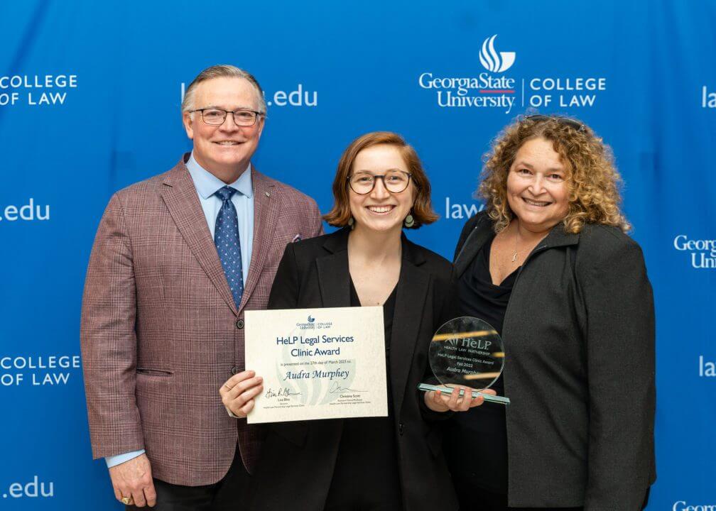 Audra Murphey (J.D. ’23) receives the HeLP Legal Services Clinic Award sponsored by the HeLP Advisory Council.