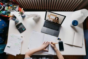 Research Snapshot: Representation Matters in Asynchronous, Scripted Online Learning Environment