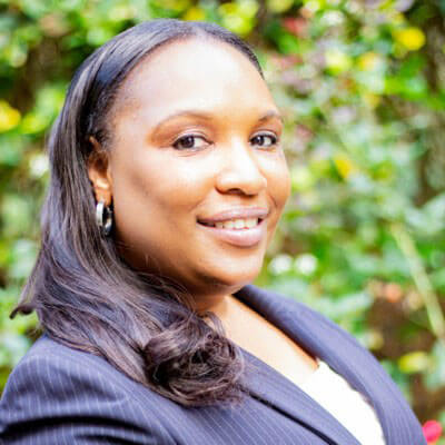 headshot of MBA alumna Dacia Davis, courtesy of S. Murry Photography